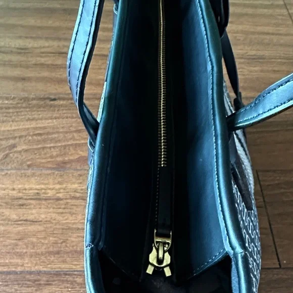 🔵🔵EUC Tory Burch Black/Navy/White Patterned Textured Tote🔵🔵